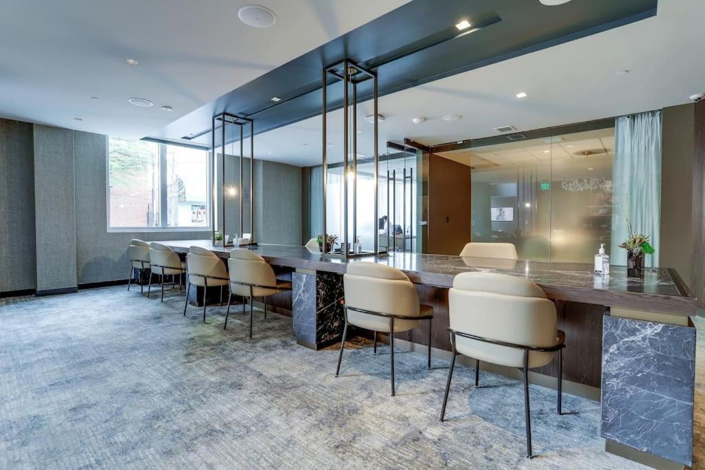 Gorgeous 1 Bedroom At Clarendon With Gym And Rooftop Арлингтон Экстерьер фото